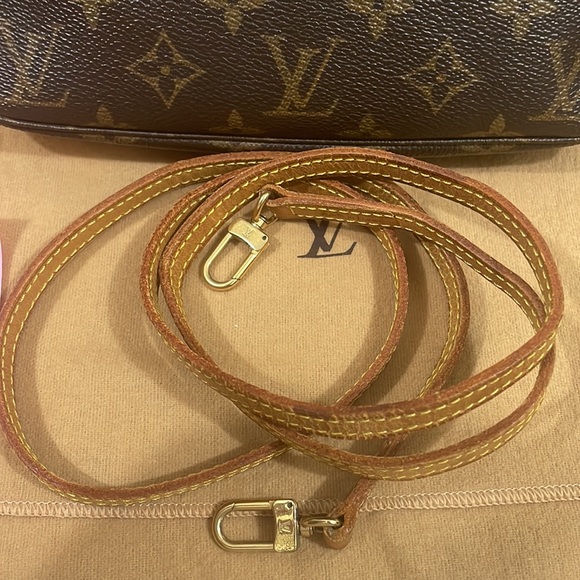 💥Authentic Vintage LV Monogram Pochette Crossbody Bag💥 - Picture 11 of 17